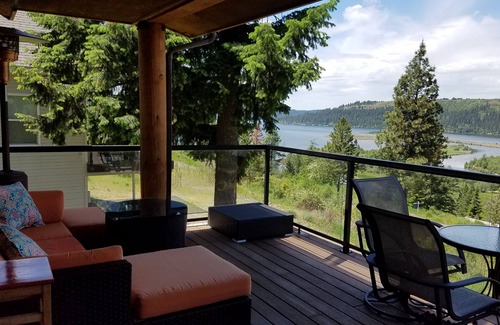 Harrison House | Spacious Log Home with stunning lake views