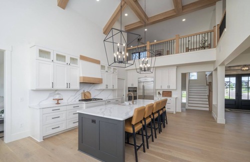 Sioux Falls House | Spacious Luxury Retreat – Private Pool, Gym, 5 Ensuite Bedrooms