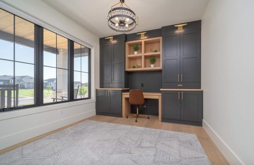 Sioux Falls House | Spacious Luxury Retreat – Private Pool, Gym, 5 Ensuite Bedrooms