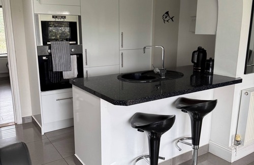 St Mary's Bay House | Spacious & modern bungalow by the sea - New Romney, Hythe & Dymchurch