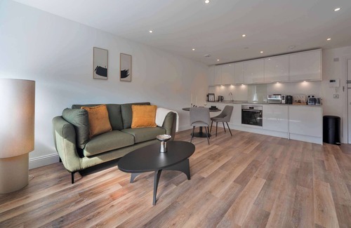Gravesend Apartment | Spacious & Modern 1 Bedroom Apartment in Gravesend