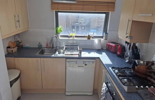 Shepherd's Bush Apartment | Spacious modern 1 bedroom flat, Notting Hill, West London