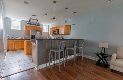 East Liberty House | Spacious Modern 7BR Retreat ~ 3 Story Gem in Pittsburgh