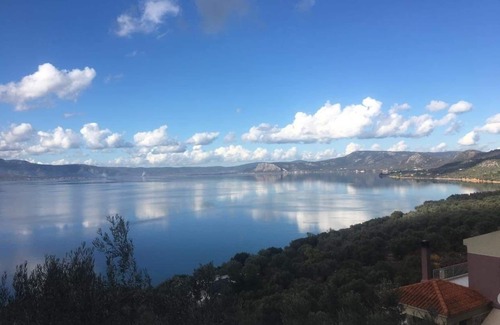 Mytilene House | Spacious , modern beachfront maisonette in a verdant suburb near the city centre