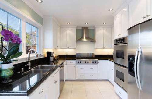 Foster City House | Spacious & Modern Executive Home in Foster City with lightening fast WiFi.