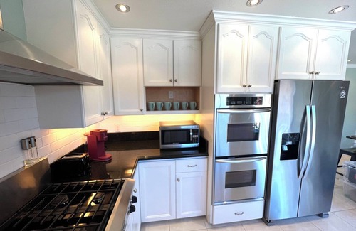 Foster City House | Spacious & Modern Executive Home in Foster City with lightening fast WiFi.