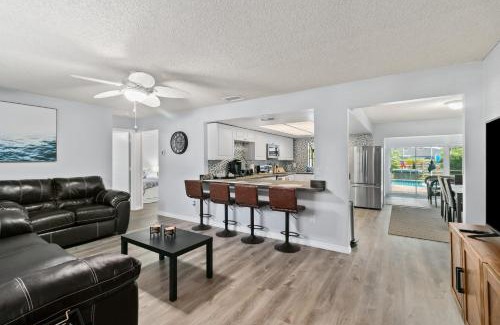 Whitfield House | Spacious Modern House. Private Heated Pool and Spa