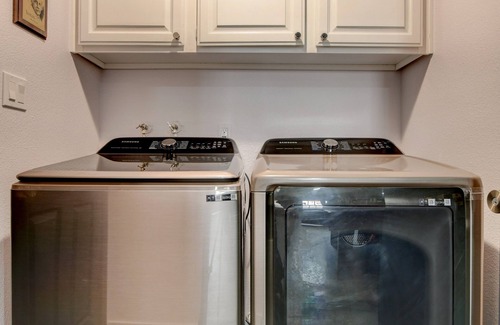 Paradise Villa | Spacious Modern Mini Estate w/Pool + Spa- New!