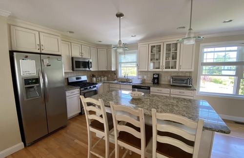 Narragansett House | Spacious MODERN Narragansett Beach House with Water Views & Great Guest Reviews!