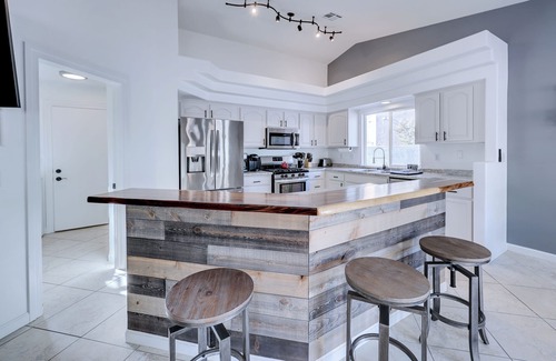 Enterprise House | Spacious Modern/Rustic Home, Minutes from Las Vegas Strip!