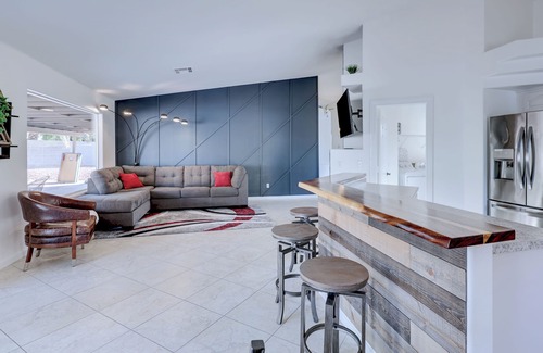 Enterprise House | Spacious Modern/Rustic Home, Minutes from Las Vegas Strip!