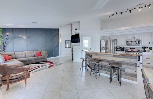 Enterprise House | Spacious Modern/Rustic Home, Minutes from Las Vegas Strip!