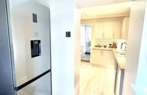 Wainscot Apartment | Spacious Modern Victorian House in Rochester