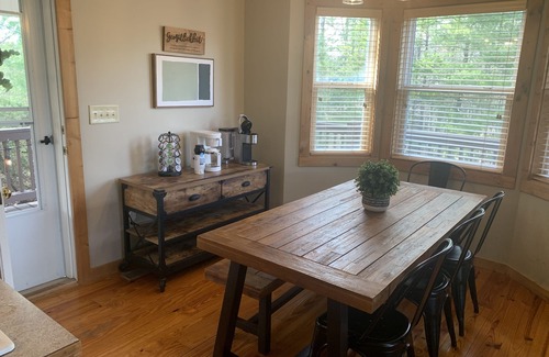 Helen Cabin | Spacious mountain home in Helen Georgia! Innsbruck Golf & Spa communityHOT TUB!