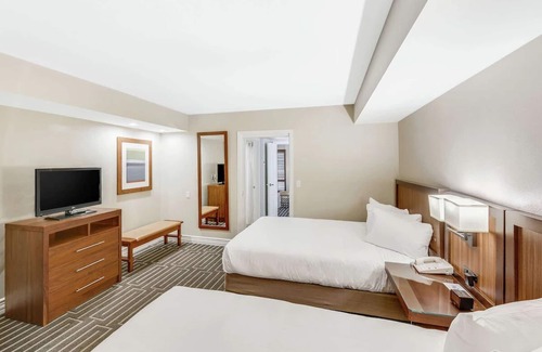North Mountain Hotel | Spacious Mountain Resort Room w/Seven Pools & Private Cabanas