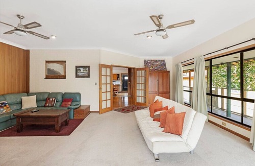 Ryde Villa | Spacious Mountain View Villa in Ryde + Sunset Deck