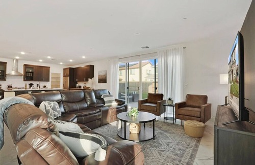 Lodi House | Spacious New 5BR Near Wineries