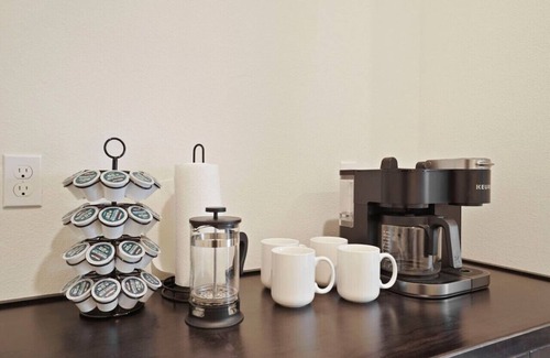 Lodi House | Spacious New 5BR Near Wineries