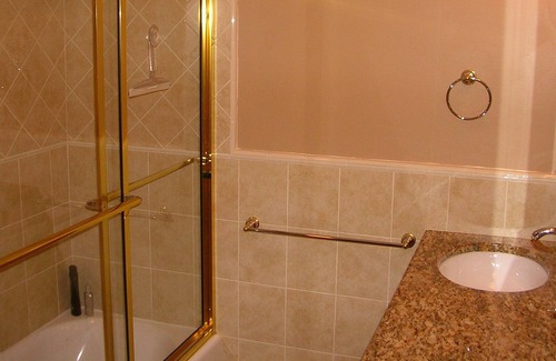 Bradford House | Spacious newer upscale home on Lake Todd