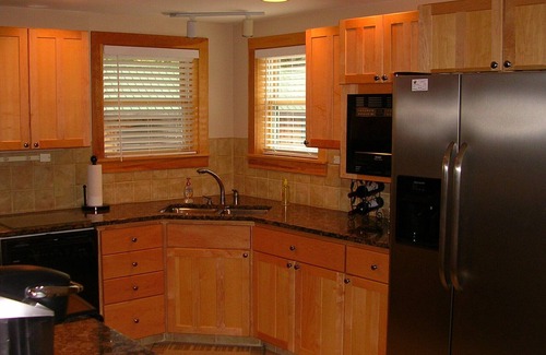 Bradford House | Spacious newer upscale home on Lake Todd