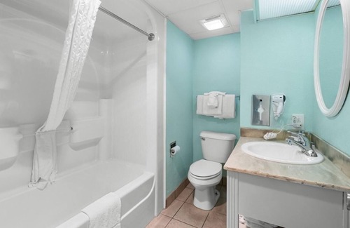 Myrtle Beach Hotel | Spacious Ocean View King:11th Flr Hot Breakfast