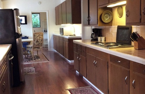 Hatton Fields House | Spacious Ocean View Single Level Mid-Century Secluded Home