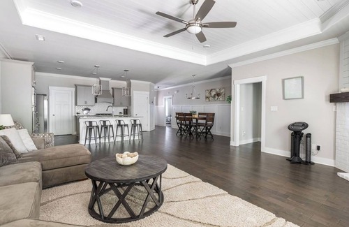 Belle Mina House | Spacious One Level Ranch Style Luxury Townhouse