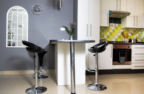 Lusaka Apartment | Spacious open plan 3-bedroom apartment, WiFi and power back-up in vibrant Lusaka