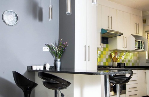 Lusaka Apartment | Spacious open plan 3-bedroom apartment, WiFi and power back-up in vibrant Lusaka