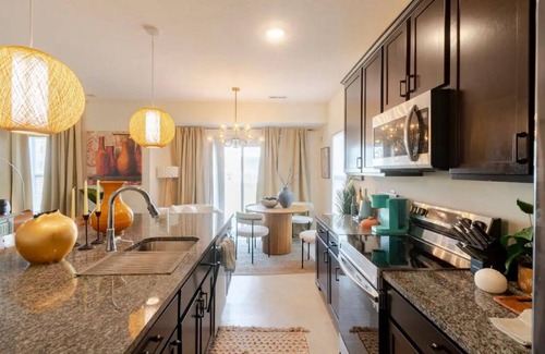 Brice House | Spacious Palatial 4-bedroom beautiful family-friendly house in Columbus