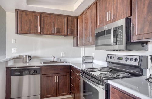 University South Apartment | Spacious Palo Alto 1BR w/Gym, Pool & Lounge, nr tech HQs, by Blueground