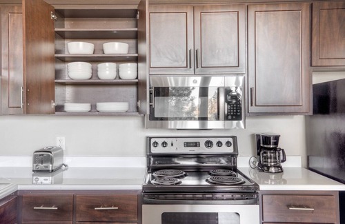 University South Apartment | Spacious Palo Alto 1BR w/Gym, Pool & Lounge, nr tech HQs, by Blueground