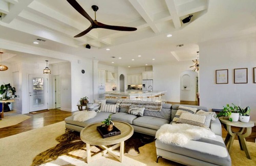 Brushy Bend Park House | Spacious Pet-Friendly: Quiet, 2 Kitchens, 2 Living Rooms