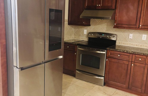 Suwanee House | Spacious Private Basement Apartment in Upscale Gated Community