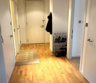 City Centre Glasgow House | Spacious Queen Bed City Centre Penthouse With Balcony - Homeshare - Live In Host