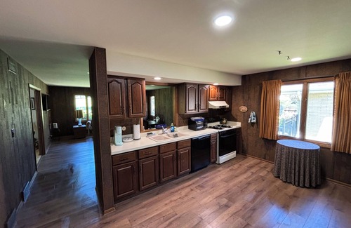 McHenry House | Spacious Ranch blocks away from downtown McHenry