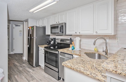 Myrtle Beach Condo | Spacious REAL 1 bedroom condo in enjoyable Myrtle Beach with Pools, Lazy River