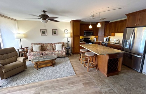 Kihei Condo | Spacious, renovated 1 bdrm/1 bath condo! Walk to beaches, shopping, restaurants!