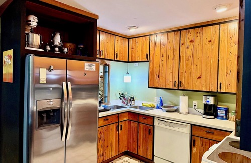 High Point House | Spacious Rental: Gas-log Fireplace: 7 min to HPU: 6 min to HP Furniture Market