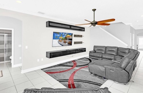 St Johns River Estates House | Spacious Resort-Style Getaway by St. Johns River!