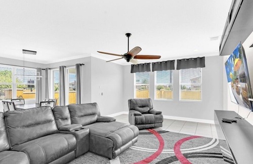 St Johns River Estates House | Spacious Resort-Style Getaway by St. Johns River!