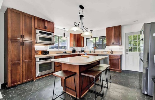 Sewanee House | Spacious Retreat on the Cliffside