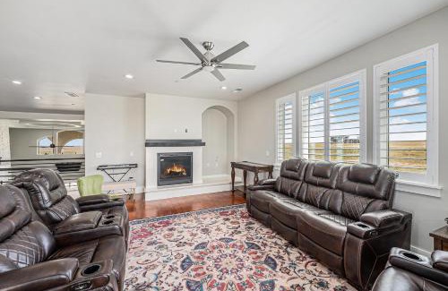 Hudson Villa | Spacious Retreat W Patio & Fireplace
