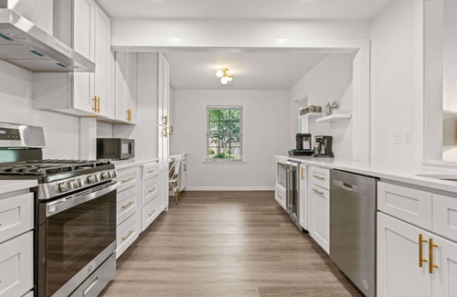 Hanahan Apartment | Spacious Retreat with Pool