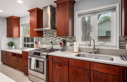 Knolls Thomas House | Spacious Retreat with Outdoor Patio - Columbus