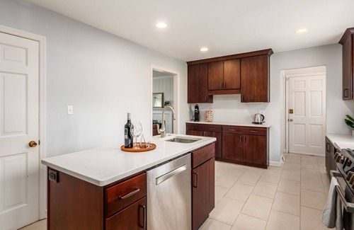 Knolls Thomas House | Spacious Retreat with Outdoor Patio - Columbus