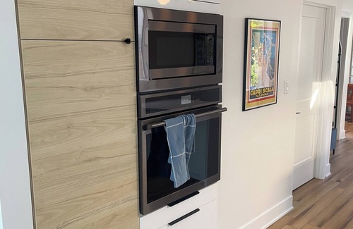 Logan Square Apartment | Spacious Retro Apartment in Logan Square