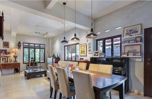 Bukit Timah House | Spacious Room in Beautiful & Green Terrace House