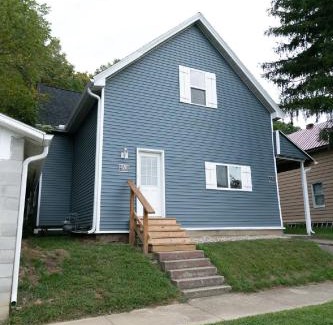 Wabash Apartment | Spacious Rustic Downtown Market St 1 Bedroom Apt, Sleeps Up to 5, Steps to Honeywell & Eagles Theatre