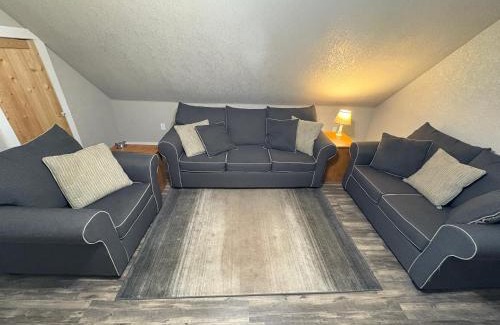 Wabash Apartment | Spacious Rustic Downtown Market St 1 Bedroom Apt, Sleeps Up to 5, Steps to Honeywell & Eagles Theatre